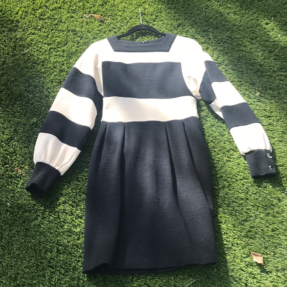 Vintage 80’s woman’s dress in perfect condition!